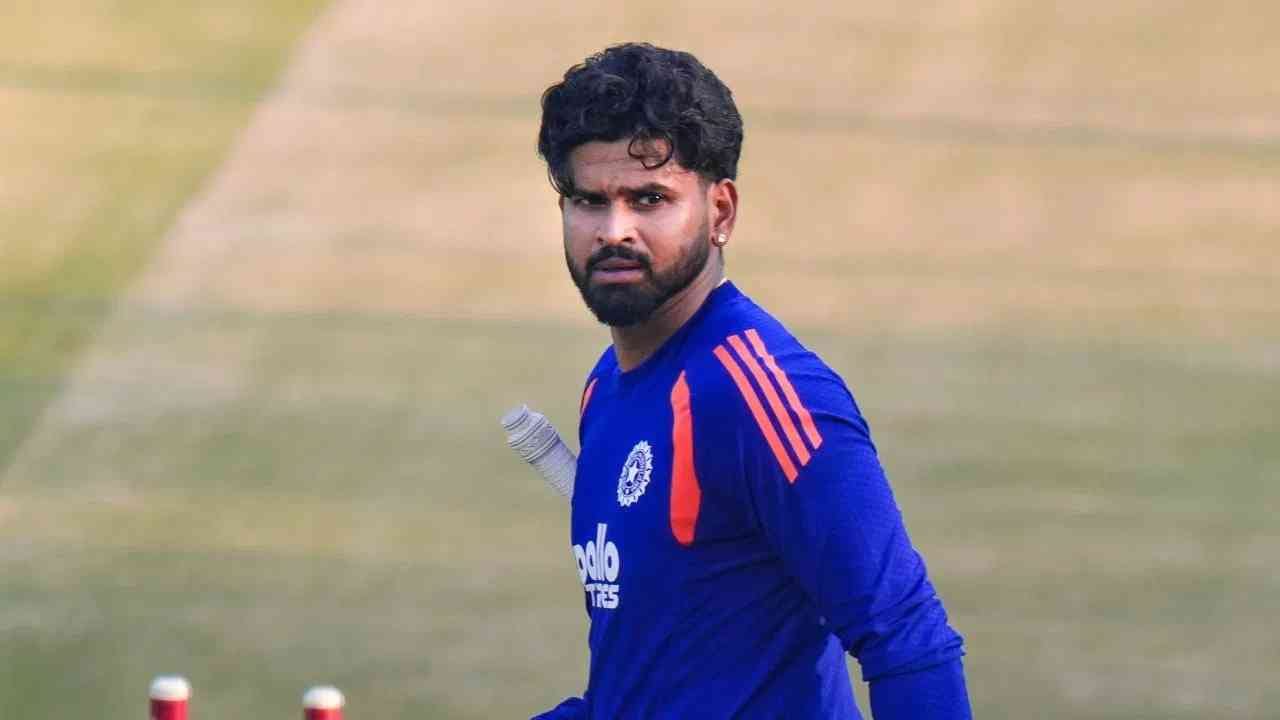 श्रेयस अय्यरकडे संधी आहे, तो फक्त 71 इनिंगमध्ये हा रेकॉर्ड आपल्या नावावर करु शकतो. आतापर्यंत सर्वात वेगवान 3000 ODI रन्स पूर्ण करण्याचा भारतीय रेकॉर्ड शिखर धवनच्या नावावर आहे. त्याने 72 इनिंगमध्ये हा कारनामा केलेला. (Photo: PTI)