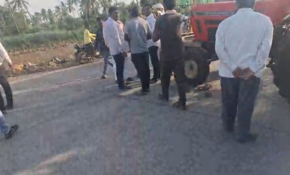 अपघातात मृत्यू झालेले सगळे 8 जण पंढरपूर तालुक्यातील रांजणी गावातील रहिवासी होते. ते म्हसवड येथील सिद्धनाथाच्या दर्शनासाठी गेले होते. गावाकडे परत येत असताना माळशिरस तालुक्यातील तांदळवाडी गावानजीक हा अपघात घडला आहे.