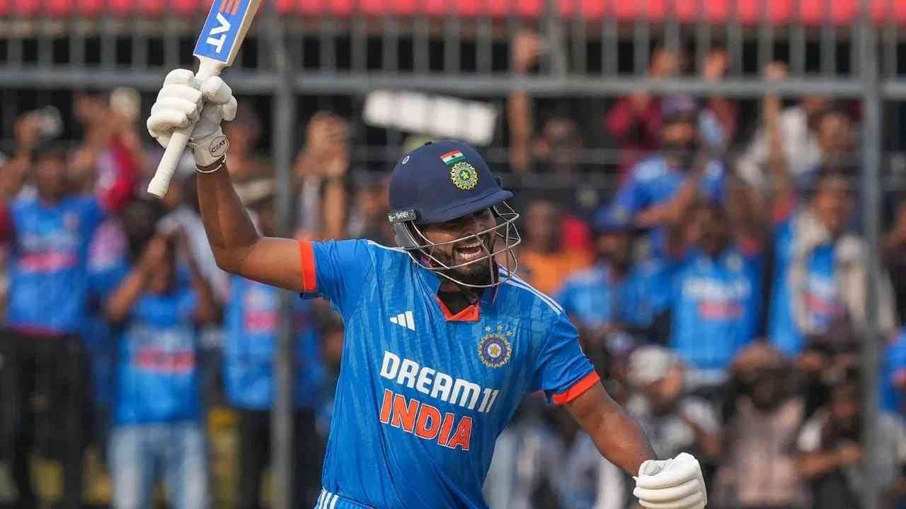 खासकरुन श्रेयस अय्यरवर जास्त नजरा असतील. कारण तो टीमचा फक्त उपकर्णधार नाहीय,तर आता टी 20 संघाचा सुद्धा कॅप्टन आहे. फॉर्मेट कुठलाही असो पण प्रत्येक सामन्यातील त्याच्या प्रदर्शनावर बारीक लक्ष असेल. (Photo: PTI)
