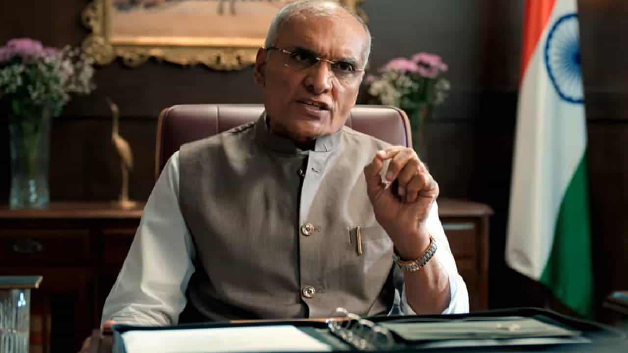 ओटीटी प्लॅटफॉर्मवर कितीही दमदार वेब सीरिज असली तरी एक किंवा दोन महिन्यांनंतर ती ट्रेंडिंग यादीतून बाहेर निघून जाते. परंतु नेटफ्लिक्सवर अशी एक वेब सीरिज आहे, जी गेल्या सहा महिन्यांपासून टॉप 10 ट्रेंडिंगच्या यादीत कायम आहे. जेव्हा ही सीरिज प्रदर्शित झाली होती, तेव्हा तर ती पहिल्या क्रमांकावर ट्रेंड झाली होती.