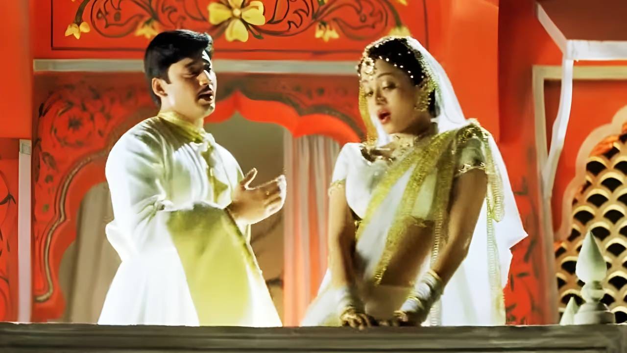 एस. शंकर यांच्या दिग्दर्शनात तयार झालेला ‘जीन्स’ हा एक उत्कृष्ट रोमँटिक ड्रामा चित्रपट होता. या चित्रपटात प्रशांत आणि ऐश्वर्या राय सारख्या मोठ्या तारकांनी मुख्य भूमिका साकारल्या होत्या. त्या काळाच्या मानाने या चित्रपटाचा बजेट अतिशय भव्य होता. चित्रपटातील सुंदर गाणी आणि शानदार लोकेशन्सच्या शूटिंगसाठी निर्मात्यांनी भरपूर पैसा खर्च केला होता. रिलीज झाल्यानंतर चित्रपटाने बॉक्स ऑफिसवर चांगली कमाई केली. विशेषतः त्यातील सुपरहिट गाण्यांना लोकांनी इतके पसंत केले की, त्यांच्या लोकप्रियतेने या चित्रपटाला ब्लॉकबस्टर बनवण्यात मोठा वाटा उचलला.