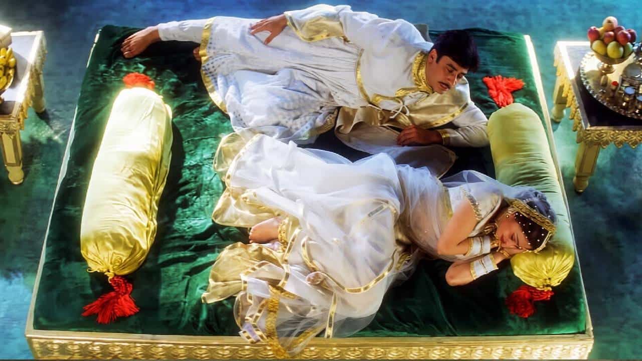 एकेकाळी बॉलिवूड गाण्यांची प्रचंड क्रेझ असल्याचे पाहायला मिळाले. त्या काळातील रोमँटिक गाणी तर युवा पिढीच्या अगदी मनाजवळ होती. काळाच्या ओघात या गाण्यांची क्रेझ अजिबात कमी झालेला नाही. या गाण्यांची सर्वात मोठी खासियत म्हणजे त्यांची सोपी आणि मनाला स्पर्श करणारी धून, जी ऐकताक्षणी प्रेमाची अनुभूती देते. यामुळे राजेश खन्ना आणि किशोर कुमार यांच्या काळातील जादू आजही अबाधित आहे. आजची नवीन पिढीही या सदाबहार गाण्यांना तितक्याच आवडीने ऐकते.