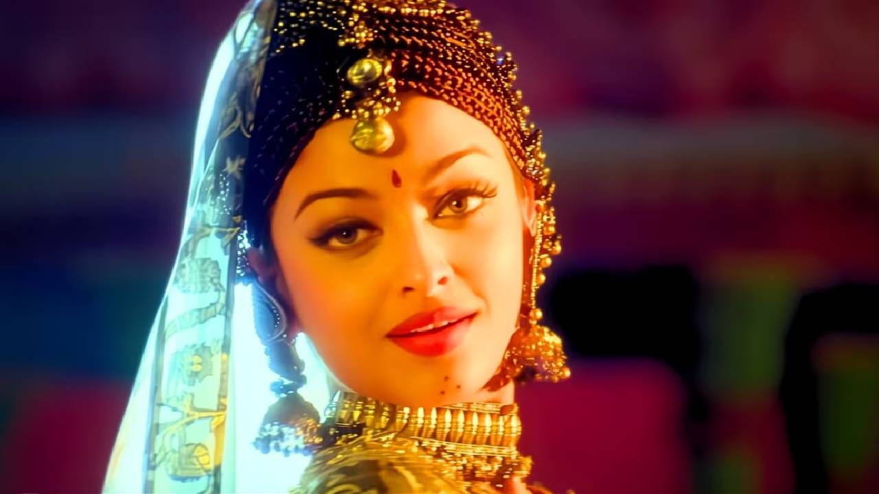 त्याच काळात एक असे अप्रतिम रोमँटिक गाणे आले होते जे रिलीज होताच सर्वत्र खळबळ माजली होती. हे गाणे १९९८ साली समोर आले आणि त्याच्या मधुर धुन आणि सुंदर लोकेशन्समुळे खूप चर्चेत राहिले. हे गाणे प्रसिद्ध गायक एस. पी. बालासुब्रह्मण्यम आणि चित्रा यांनी एकत्र गायले होते. त्याचे शानदार संगीत ए. आर. रहमान यांनी कंपोज केले होते. तर त्याचे सुंदर बोल गीतकार वैरामुथु यांनी लिहिले होते. हे गाणे चित्रपटातील मुख्य नायक-नायिकांवर चित्रीत करण्यात आले होते.