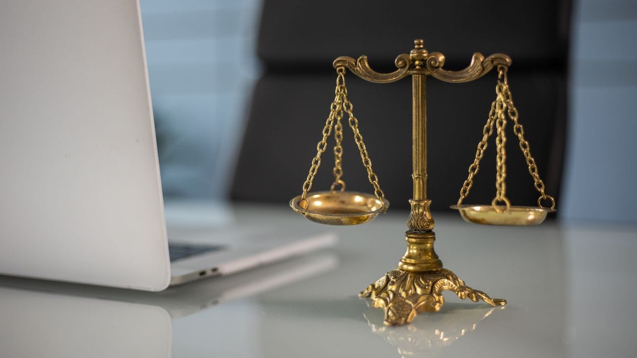 हे प्रकरण न्यायालयात (Court) जाऊ शकते, जिथे तुम्हाला कायदेशीर कारवाईला सामोरे जावे लागेल. तसेच वाहनांची कागदपत्रे नूतनीकरण करणे (RTO processing) किंवा वाहन विकताना अडचणी येऊ शकतात. त्यामुळे, वाहतूक नियमांचे पालन करा आणि ई-चलन आले असल्यास ते वेळेत भरा, जेणेकरून तुमचे वाहन जप्त होण्याची वेळ येणार नाही.
