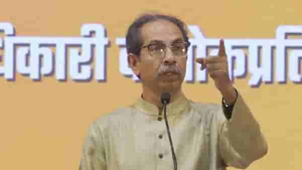 मोठी बातमी! खासदारानंतर आता आमदारही फुटणार? उद्धव ठाकरेंनी बोलावलेल्या बैठकीला 3 आमदार अनुपस्थित