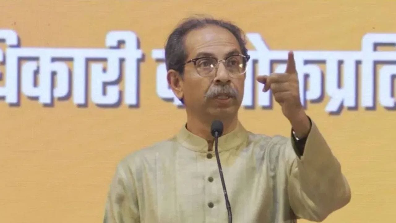 मोठी बातमी! खासदारानंतर आता आमदारही फुटणार? उद्धव ठाकरेंनी बोलावलेल्या बैठकीला 3 आमदार अनुपस्थित मोठी बातमी! खासदारानंतर आता आमदारही फुटणार? उद्धव ठाकरेंनी बोलावलेल्या बैठकीला 3 आमदार अनुपस्थित