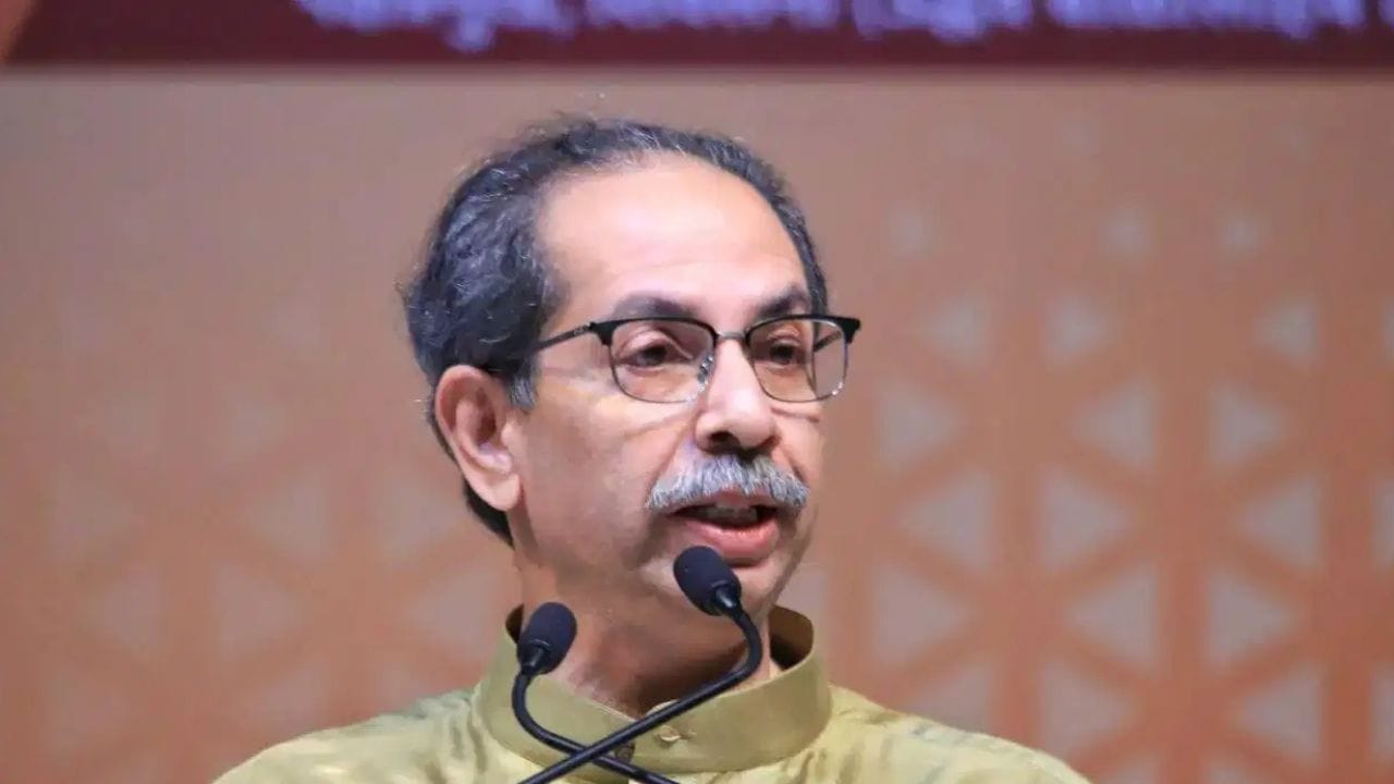 मोठी बातमी! पेच वाढला, बंडखोर खासदार अडचणीत? शिवसेना ठाकरे गटाने शेवटचा डाव टाकला मोठी बातमी! पेच वाढला, बंडखोर खासदार अडचणीत? शिवसेना ठाकरे गटाने शेवटचा डाव टाकला