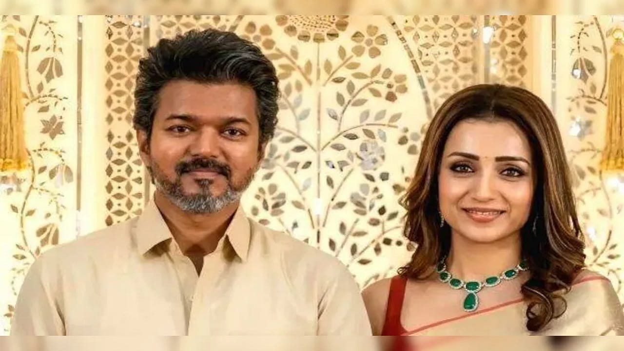 Vijay - Trisha : थलपती विजय - त्रिशा यांनी खरंच गुपचूप उरकला साखरपुडा! अंगठी आणि गळ्यातील पेंडंटमुळे चर्चांना उधाण Vijay - Trisha : थलपती विजय - त्रिशा यांनी खरंच गुपचूप उरकला साखरपुडा! अंगठी आणि गळ्यातील पेंडंटमुळे चर्चांना उधाण