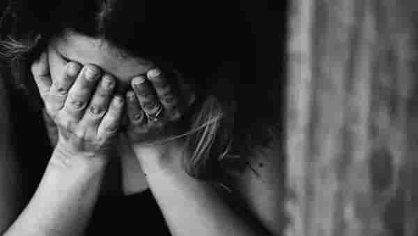 जबरदस्ती दाखवायचा ते व्हिडीओ, नंतर... महिलेनं सांगितलं सैतान नवऱ्याचं धक्कादायक सत्य, तुम्हालाही बसेल धक्का!