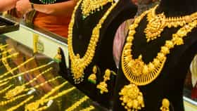 Gold Price Today : सोन्याचा भाव जमिनीवर? आठवडाभरात मोठी घसरण.