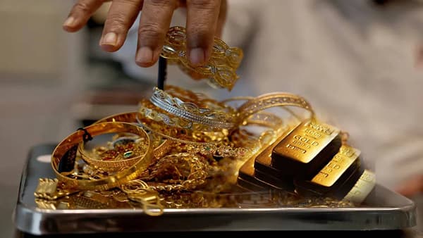 Gold Rate Today : सोन्याने टेन्शन वाढवलं ना भाऊ, किमती धडाधड...आजचे 10 ग्रॅमचे दर..