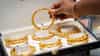 Gold Price Today : उच्चांकापेक्षा सोनं हजारोंनी स्वस्त, आठवड्याच्या नव्या दिवशी 1 तोळा सोन्याचे भाव काय ?