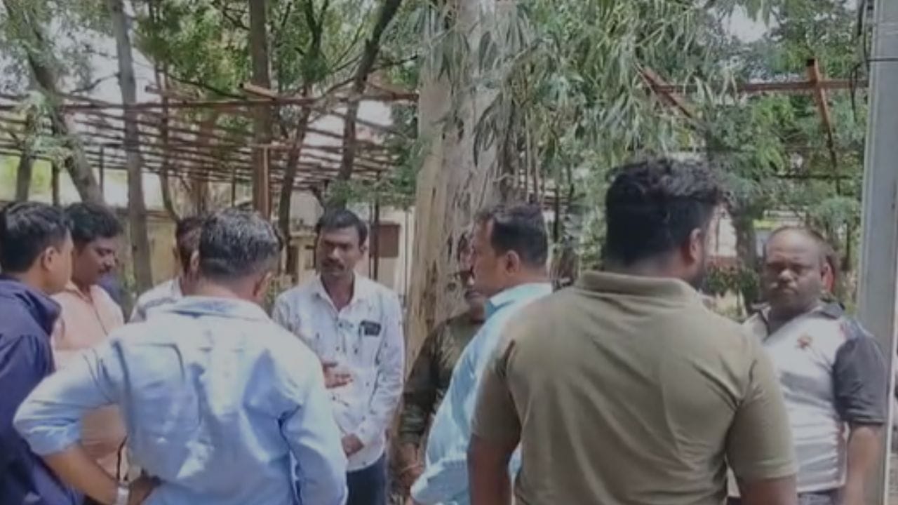 दरम्यान घटनेची माहिती मिळताच पोलिसांनी तताडीने घटनास्थळी धाव घेऊन घटनेचा पंचनामा केला. दोघींचे मृतदेह शवविच्छेदनासाठी शासकीय रुग्णालयात पाठवण्यात आले आहेत.