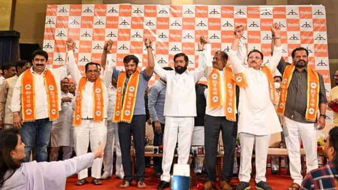 मोठी बातमी! ठाकरेंच्या 6 बंडखोर खासदारांना झटका, थेट सुप्रीम कोर्टाची नोटीस
