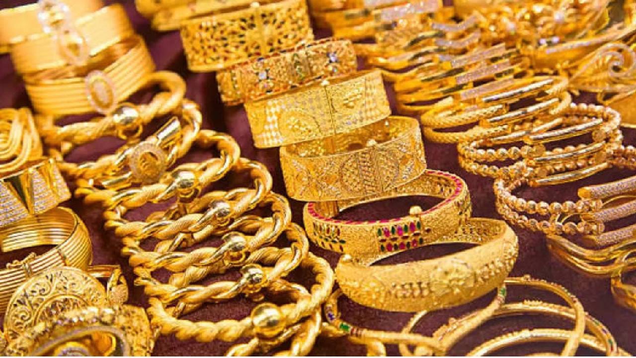 Gold Price Today : धाडधाड कोसळले सोन्याचे दर, सर्वसामान्यांसाठी आनंदाची बातमी; आज 10 ग्रॅमचा दर.. Gold Price Today : धाडधाड कोसळले सोन्याचे दर, सर्वसामान्यांसाठी आनंदाची बातमी; आज 10 ग्रॅमचा दर..