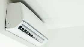 काळा, लाल, निळा नव्हे, AC चा रंग नेहमी पांढराच का असतो ?.