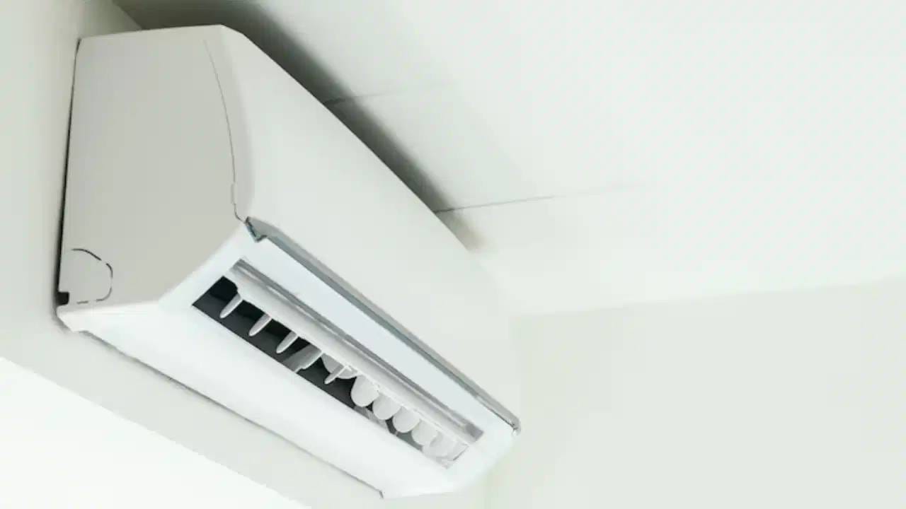 Air Conditioner : काळा, लाल, निळा नव्हे, AC चा रंग नेहमी पांढराच का असतो ? Air Conditioner : काळा, लाल, निळा नव्हे, AC चा रंग नेहमी पांढराच का असतो ?