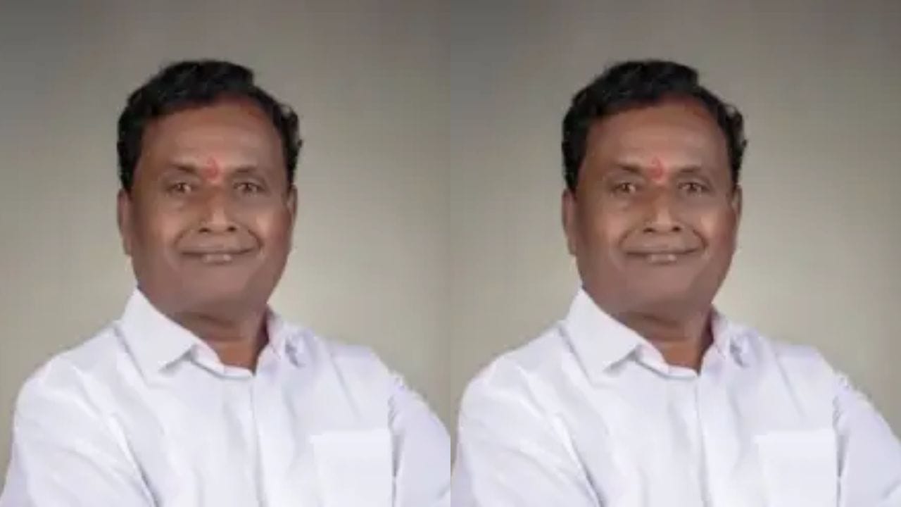 शरद पवारांच्या राष्ट्रवादीला मोठा दिलासा, ईश्वरपूरच्या नगराध्यक्ष पद रद्द करण्याच्या आदेशाला स्थगिती शरद पवारांच्या राष्ट्रवादीला मोठा दिलासा, ईश्वरपूरच्या नगराध्यक्ष पद रद्द करण्याच्या आदेशाला स्थगिती