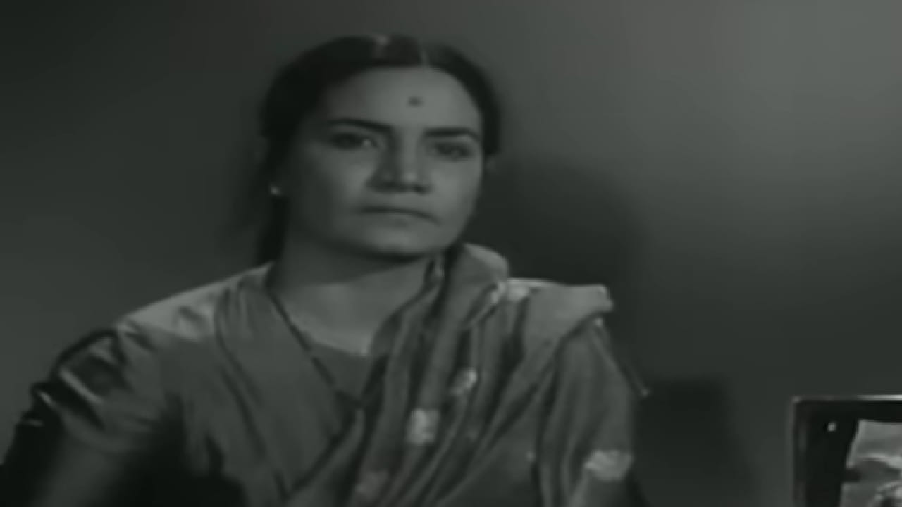हिंदी चित्रपटसृष्टीत सैन्य आणि युद्धावर अनेक चित्रपट निर्माण झाले, मात्र 1964 मध्ये प्रदर्शित झालेला दिग्दर्शक चेतन आनंद यांचा 'हकीकत' हा चित्रपट आजही देशभक्तीच्या सर्वोत्तम चित्रपटांपैकी एक मानला जातो.
