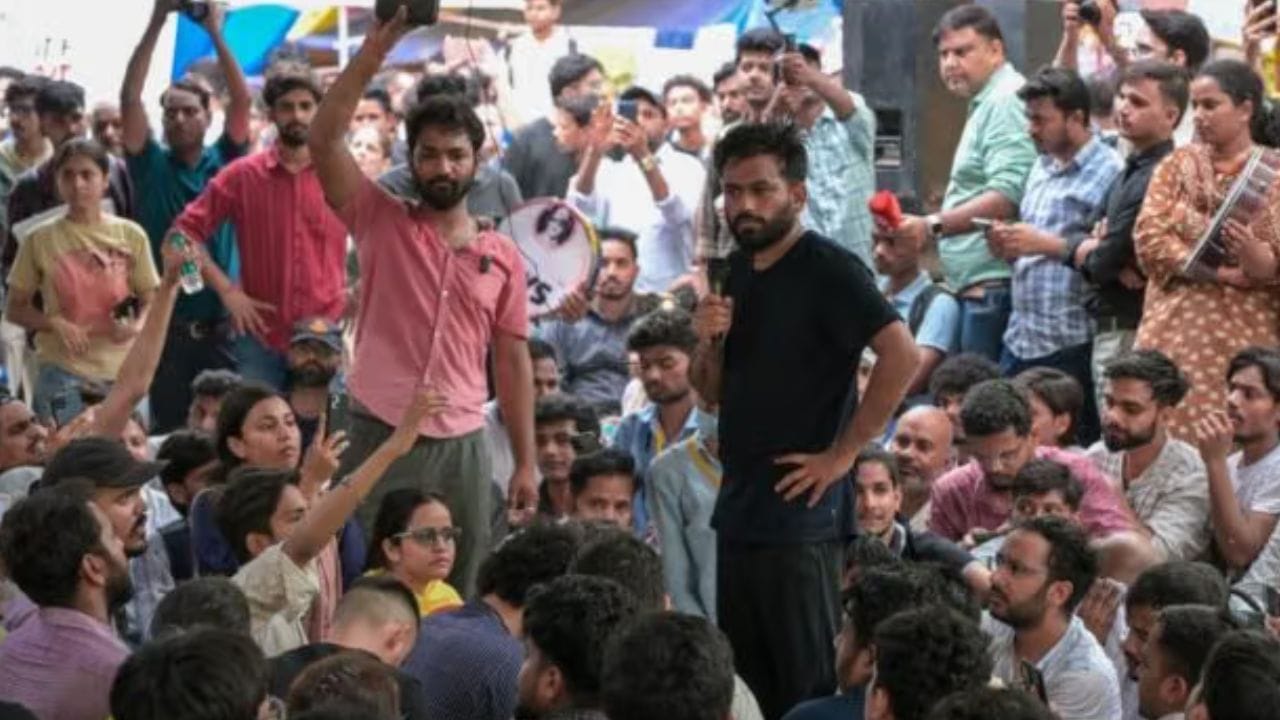 मोठी बातमी! अभिजीत दिपके आंदोलनासाठी पुन्हा जंतर मंतरवर... धर्मेंद्र प्रधान यांच्या राजीनाम्यावर आंदोलक ठाम मोठी बातमी! अभिजीत दिपके आंदोलनासाठी पुन्हा जंतर मंतरवर... धर्मेंद्र प्रधान यांच्या राजीनाम्यावर आंदोलक ठाम