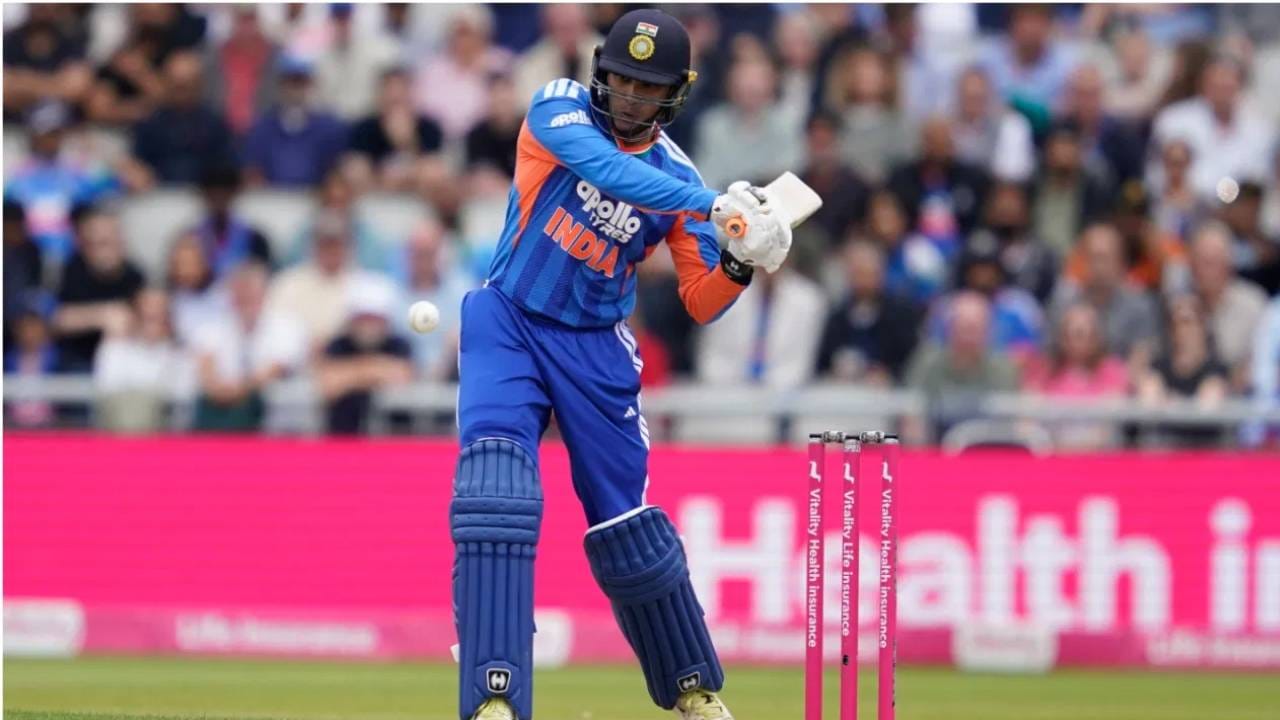 अभिषेक शर्माने या वर्षातील सात डावात 40 पेक्षा कमी धावसंख्या केली आहे. यात एकदा नाबाद राहिला आहे. अभिषेक शर्मासाठी 2026 हे वर्ष खूपच वाईट गेलं आहे. जर त्याची कामगिरी अशीच सुरू राहिली तर संघातील स्थान डळमळीत होईल. (PC-PTI)