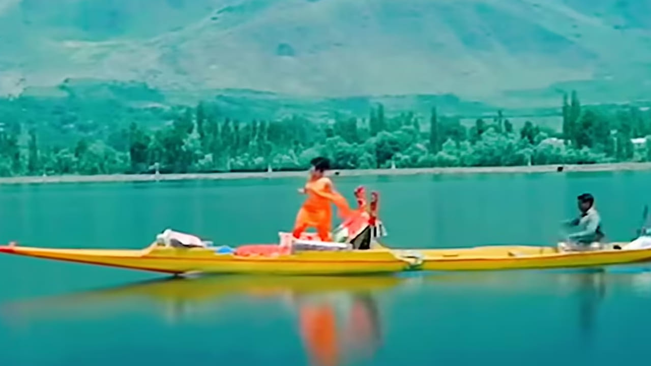 या गाण्याच्या निर्मितीमागे एक रंजक किस्सा आहे. गाण्याच्या चालीवर योग्य शब्द सुचत नसल्याने लक्ष्मीकांत, प्यारेलाल आणि आनंद बक्षी बराच वेळ विचारमंथन करत होते.