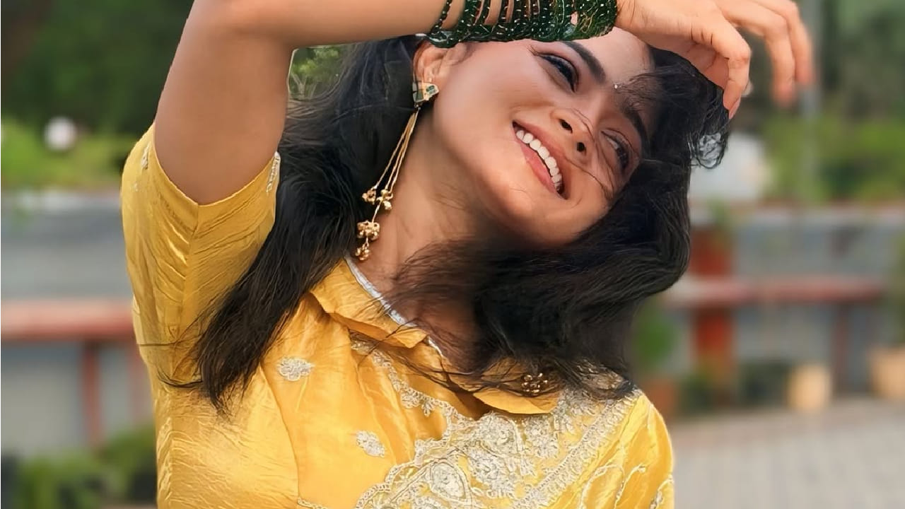 सोशल मीडियावर सक्रिय असलेली शिवाली तिच्या कामासह फोटोशूट, प्रवास आणि दैनंदिन आयुष्यातील खास क्षण चाहत्यांसोबत शेअर करत असते. तिच्या प्रत्येक पोस्टला चाहत्यांकडून भरभरून प्रतिसाद मिळत असतो.