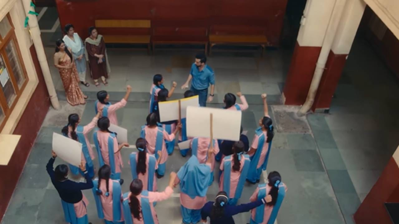 या वेब सीरिजचं दिग्दर्शन हिमांक गौर यांनी केलं आहे. यापूर्वी त्यांनी 'ढिंढोरा', 'ताजा खबर' आणि 'लुक्खा' यांचं दिग्दर्शन केलं होतं. कलाकारांचं अभिनय, कथेचा विषय आणि गंभीर मुद्दे यांमुळे ही सीरिज चांगली ठरते. या सीरिजची सर्वांत चांगली गोष्ट म्हणजे प्रत्येक भागात एक नवीन आणि वास्तववादी विषय हाताळला जातो.