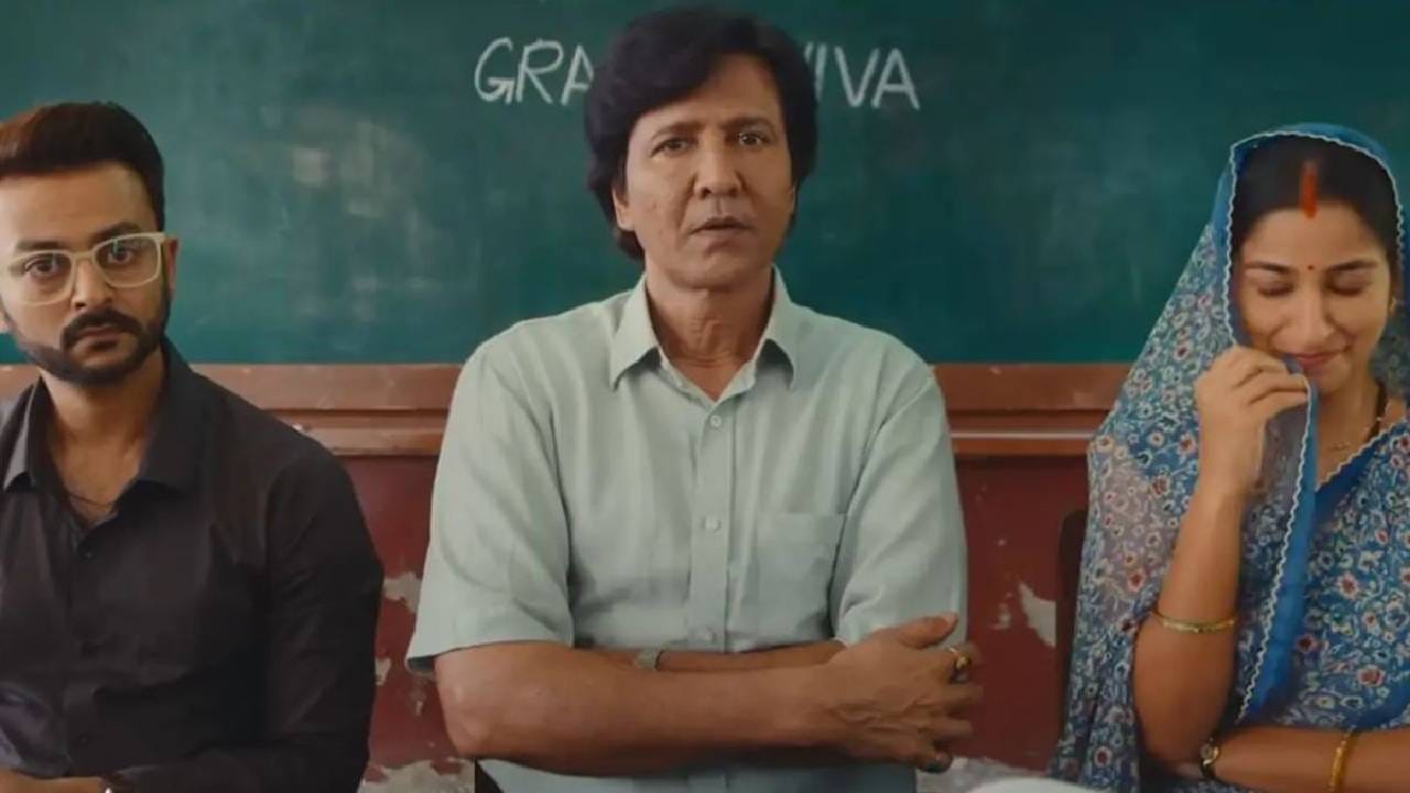 'आदर्श बाल विद्यालय' असं या सीरिजचं नाव असून यामध्ये दमदार भूमिका साकारून अभिनेता के. के. मेननने प्रेक्षकांची मनं जिंकली आहेत. ही वेब सीरिज सध्या प्राइम व्हिडीओवर पहिल्या क्रमांकावर ट्रेंड होत आहे. नावावरूनच लक्षात येतं की या वेब सीरिजची कथा शाळा आणि शिक्षण यावर आधारित आहे.
