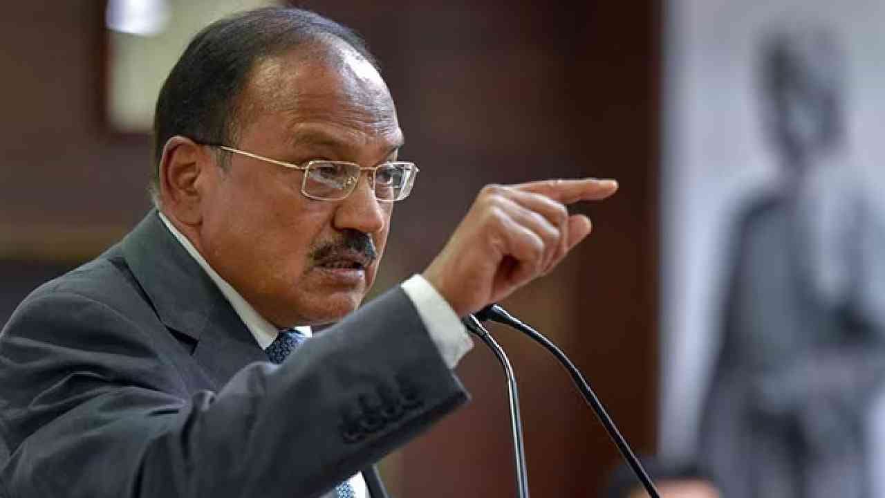 NSA Ajit Doval : यावेळी चीन-पाकिस्तान नाही, तर भारताशेजारच्या छोट्या देशाला अजित डोवाल यांची डायरेक्ट वॉर्निंग, तुमच्या देशातून जर.. NSA Ajit Doval : यावेळी चीन-पाकिस्तान नाही, तर भारताशेजारच्या छोट्या देशाला अजित डोवाल यांची डायरेक्ट वॉर्निंग, तुमच्या देशातून जर..