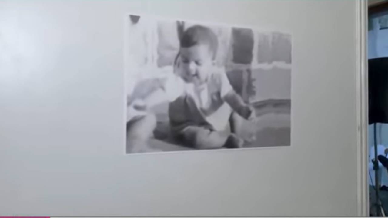 या प्रदर्शनात दादांचे अगदी लहानपणापासूनचे फोटो ठेवण्यात आले आहेत आणि हे सगळे फोटो दुर्मिळ आहेत. हे फोटो आजपर्यंत कोणी पाहिलेले नाहीत.