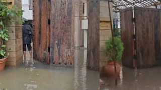 पावसाचा फटका बॉलिवूडच्या बिग बींना, 50 कोटींच्या बंगल्यात शिरलं पाणी, घराबाहेर पडणं देखील झालं कठीण