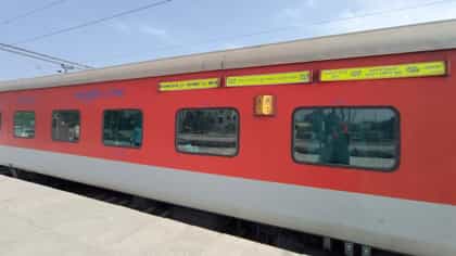 गाडी नंबर 11058... मुंबईत येताच डब्यात सापडले मानवी पाय, प्रचंड खळबळ