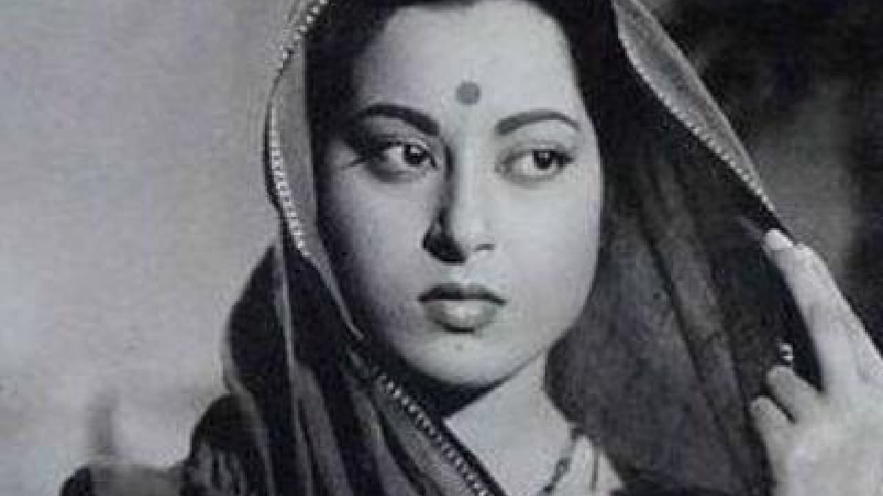 मर्यादित बजेटमध्ये तयार झालेल्या या चित्रपटाने त्या काळात तब्बल पाच कोटी रुपयांहून अधिक कमाई केल्याचे सांगितले जाते. विशेष म्हणजे, या चित्रपटात अनिता गुहा यांची भूमिका केवळ सुमारे 20 मिनिटांची होती. तरीही त्यांच्या प्रभावी अभिनयामुळे त्या एका रात्रीत लोकप्रियतेच्या शिखरावर पोहोचल्या.