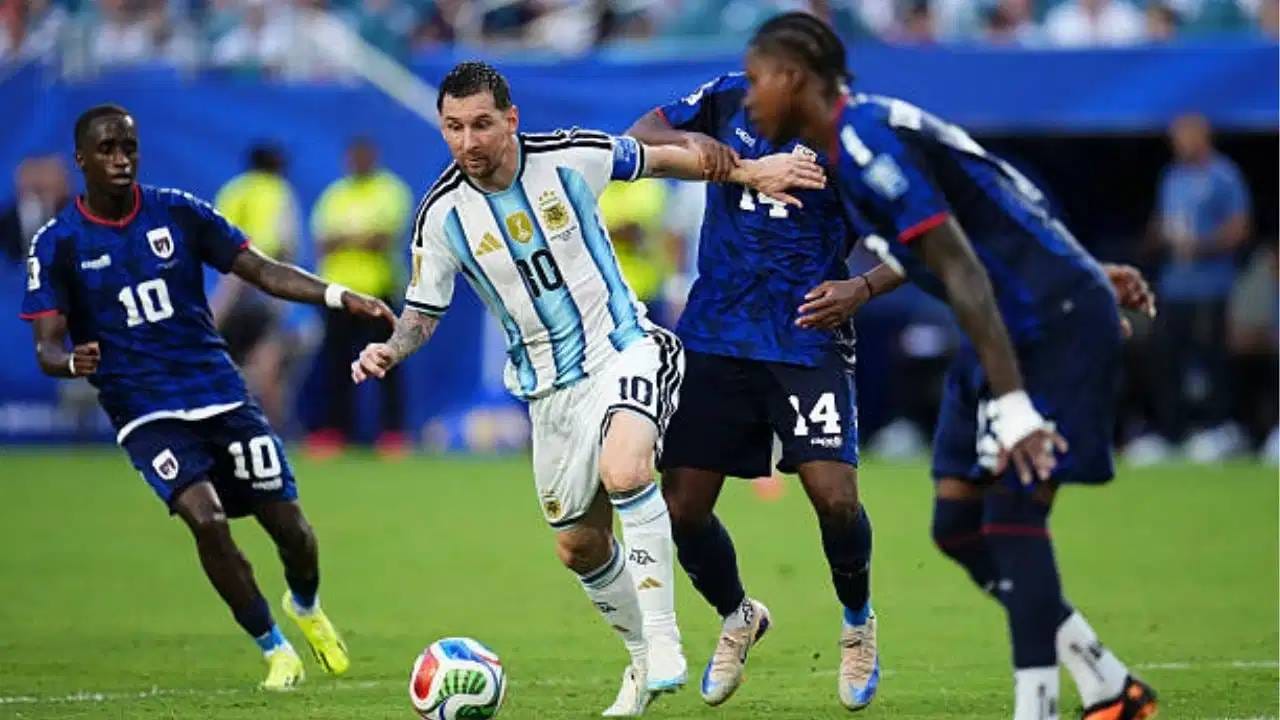 FIFA: केप वर्डे या छोट्या देशाने अर्जेंटीनाच्या तोंडाला आणला फेस, कसा बसा सामना जिंकला? FIFA: केप वर्डे या छोट्या देशाने अर्जेंटीनाच्या तोंडाला आणला फेस, कसा बसा सामना जिंकला?