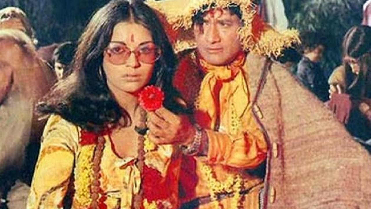 ज्येष्ठ गायिका आशा भोसले यांनी आपल्या कारकिर्दीत 12 हजारांहून अधिक गाणी गायली असून त्यातील अनेक गाणी आजही रसिकांच्या मनावर अधिराज्य गाजवत आहेत. त्यापैकी हरे रामा हरे कृष्णा या चित्रपटातील 'दम मारो दम' हे गाणे आज आयकॉनिक मानले जाते.