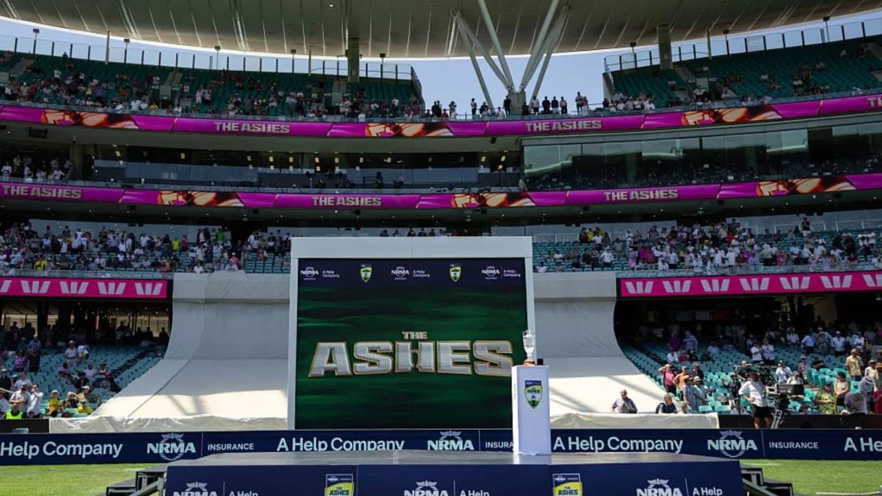 वर्ल्ड टेस्ट चॅम्पियनशिपचं चौथं पर्व सुरू असून अंतिम सामन्यात 2027 मध्ये होणार आहे. आता अंतिम सामन्यांची तारीख जाहीर करण्यात आली आहे. 9 जून ते 13 जून दरम्यान इंग्लंडच्या ओव्हल मैदानात हा सामना होईल. या स्पर्धेसाठी ऑस्ट्रेलिया, न्यूझीलंड आणि दक्षिण अफ्रिका हे संघ आघाडीवर आहेत. तर भारताची स्थिती करो या मरो यासारखी आहे. (PC-GETTY IMAGES)