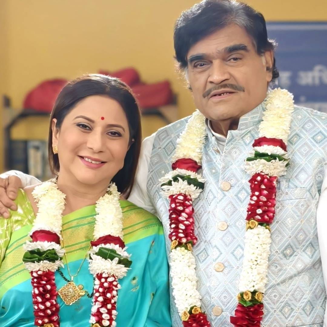 अशोक सराफ आणि निवेदिता सराफ यांच्या वयात 18 वर्षांचं अंतर आहे. मात्र प्रेमाला वयाचं बंधन नसतं.. हे या दोघांनी वारंवार सिद्ध केलं आहे. "आम्ही सगळ्या भोज्यांना शिवून आलो. परंतु आजही आम्ही एकमेकांच्या बाजूला ठामपणे उभे आहोत. याचं सगळ्यात महत्त्वाचं कारण म्हणजे आम्हा दोघांना एकमेकांविषयी वाटत असलेला आदर,” अशा शब्दांत निवेदिता सराफ व्यक्त झाल्या होत्या. 

