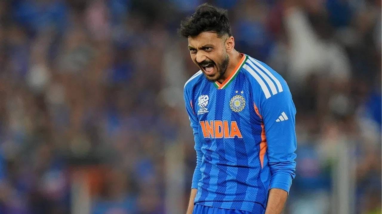 अक्षर पटेलपूर्वी टी20 क्रिकेटमध्ये भारताच्या तीन वेगवान गोलंदाजांनी विकेटचं शतक पूर्ण केलं आहे. अर्शदीप सिंग, जसप्रीत बुमराह आणि हार्दिक पांड्या यांनी 100हून अधिक विकेट घेतल्या आहे. आता फिरकीपटू अक्षर पटेल या पंगतीत बसला आहे. (PHOTO CREDIT- PTI)