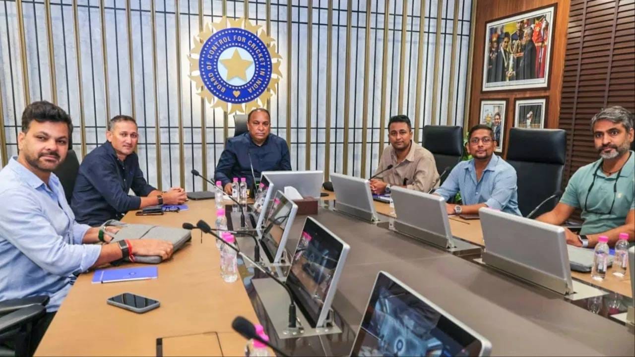 भारतीय संघ श्रीलंका दौऱ्यात दोन कसोटी सामन्यांची मालिका खेळणार आहे. यात पहिला कसोटी सामना 15 ऑगस्टला गॉल मैदानात, तर दुसरा कसोटी सामना 23 ऑगस्टला कोलंबोत होणार आहे. (Photo: PTI)