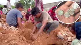 ढीगारा झाला कुबेराचा खजाना, ज्याला जे नाणे मिळाले तो घेऊन पळाला.....