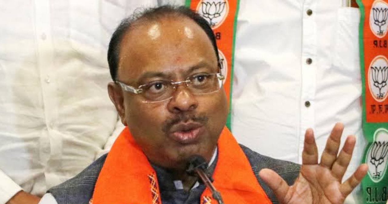 आमचं महाविकास आघाडी सारखं काम नव्हे, ते एकमेकांचे चेहरेही पाहत नाहीत; मंत्री बावनकुळे यांचा हल्लाबोल आमचं महाविकास आघाडी सारखं काम नव्हे, ते एकमेकांचे चेहरेही पाहत नाहीत; मंत्री बावनकुळे यांचा हल्लाबोल