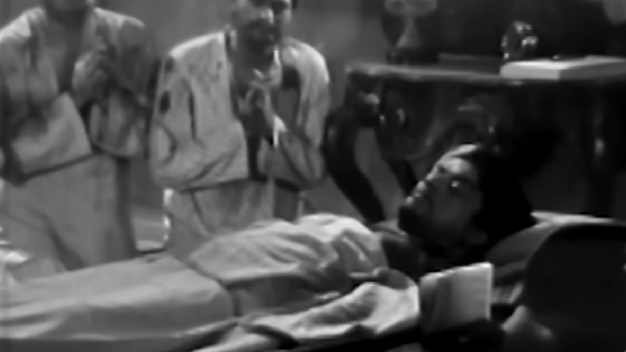 राजस्थानातील बीकानेर येथे जन्मलेले भरत व्यास हे हिंदी चित्रपटसृष्टीतील अत्यंत मानाचे गीतकार होते. 1950 आणि 1960 च्या दशकात त्यांनी अनेक गाजलेली गीते लिहिली.