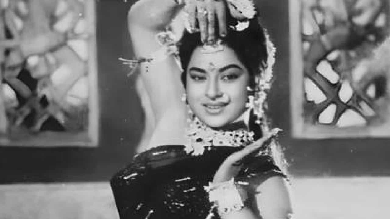 हिंदी चित्रपटसृष्टीत अनेक कलाकार येतात, यशाच्या शिखरावर पोहोचतात आणि काळाच्या ओघात विस्मृतीत जातात. मात्र काही कलाकारांनी साकारलेल्या भूमिका प्रेक्षकांच्या मनावर इतक्या खोलवर कोरल्या जातात की, त्या त्यांच्या ओळखीचाच भाग बनतात.