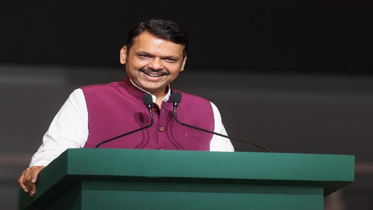 Devendra Fadnavis : मुख्यमंत्री देवेंद्र फडणवीस Netflix वर कोणती वेब सीरिज पाहतात? या शोचेही आहेत खास फॅन Devendra Fadnavis : मुख्यमंत्री देवेंद्र फडणवीस Netflix वर कोणती वेब सीरिज पाहतात? या शोचेही आहेत खास फॅन