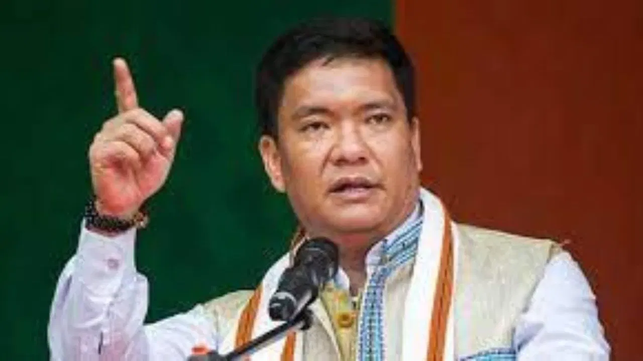 अरुणाचल प्रदेशचे पेमा खांडू यांचा देखील या यादीमध्ये समावेश आहे. ते चौथ्या क्रमांकावर असून त्यांची एकूण संपत्ती 332.56 कोटी रुपये आहे. तमिळनाडूचे मुख्यमंत्री सी. जोसेफ विजय यांचे वार्षिक उत्पन्न 184.53 कोटी रुपये असून ते सर्व मुख्यमंत्र्यांमध्ये सर्वाधिक आहे.