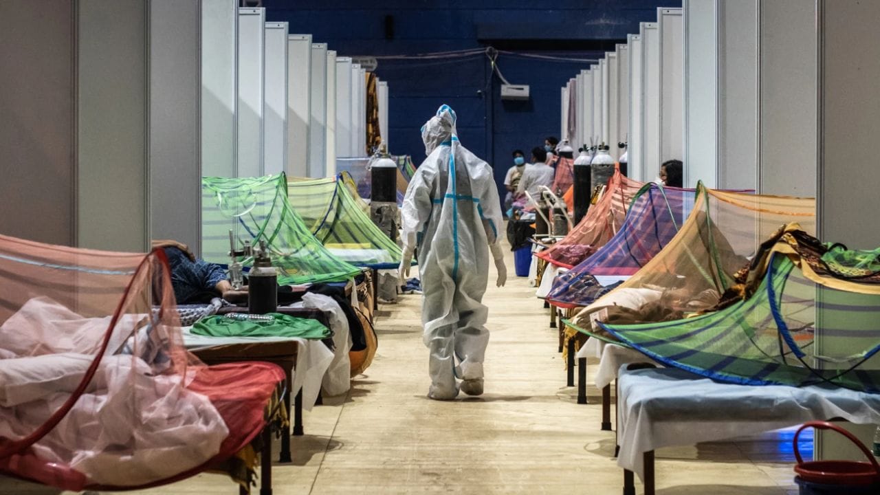 भारतात पुन्हा एकदा कोरोना सक्रिय झाल्याने आरोग्य यंत्रणाही अलर्ट मोडवर आहेत. झपाट्याने कोरोना रुग्णांची संख्या ही वाढताना दिसत आहे. सतत वाढणाऱ्या कोरोना रुग्णांमुळे चिंता वाढली.