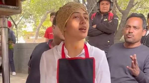 सोशल मीडियावर कधी कोण व्हायरल होईल आणि एका रात्रीत स्टार बनेल हे सांगता येत नाही. अशीक एक वडा पाव गर्ल चंद्रिका दीक्षित चांगलीच व्हायरल झाली आहे. त्यानंतर तिला बिग बॉस ओटीटीमध्ये जाण्याची संधी मिळाली आणि चंद्रिकाचे नशीब पलटलं. पण गेल्या काही दिवसांपासून चंद्रिका ट्रोलर्सच्या निशाण्यावर आहे. तिने केलेल्या वक्तव्याने नेटकऱ्यांनी चांगलेच सुनावले आहे.