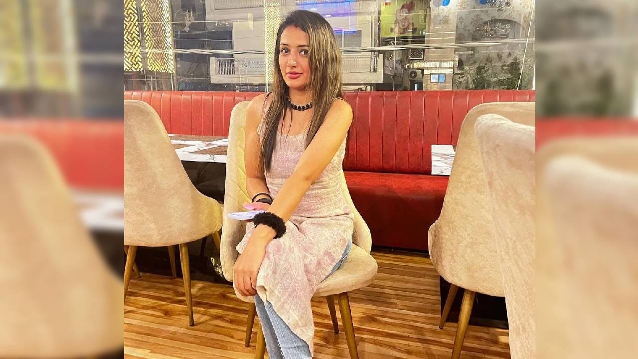 पुढे ती म्हणाली, मी हात जोडून सांगते की, माझा असा काहीही हेतू नव्हता. ते एक भावनिक आई भावनेच्या भरात बोलून गेली. तो पॉडकास्ट साडेतीन तासाचा होता. ज्यांनी पूर्ण पाहिला त्यांनी मला मेसेज केले की, ‘दीदी, तुम्ही रडवलेच.’