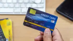 क्रेडिट कार्डची लिमिट बँक अचानक कमी करू शकते का?.